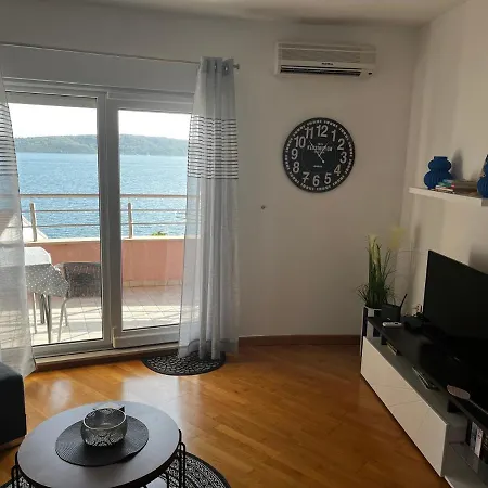 Apartment Lucia *